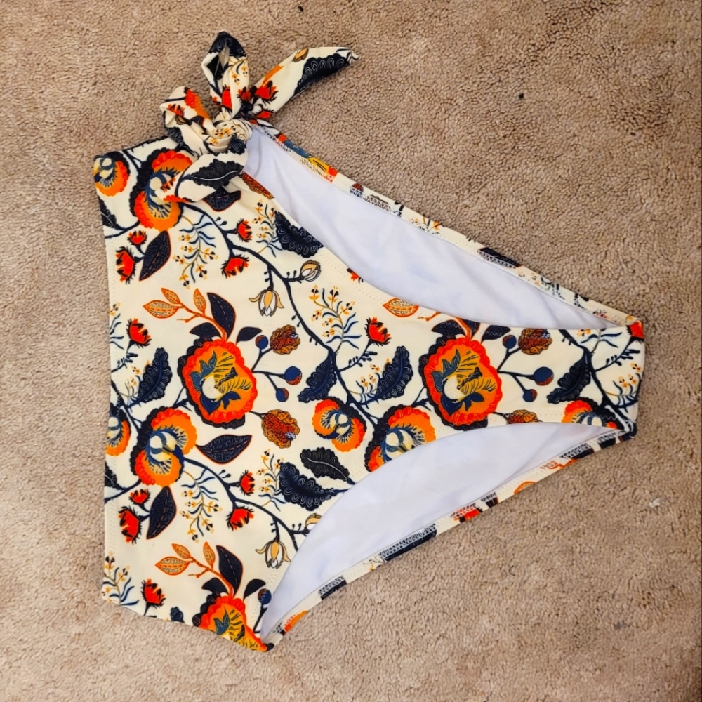 Cupshe Floral Bikini bottoms!